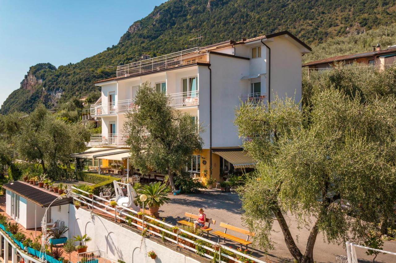 Hotel Riviera Panoramic Green Resort Limone sul Garda Exterior photo