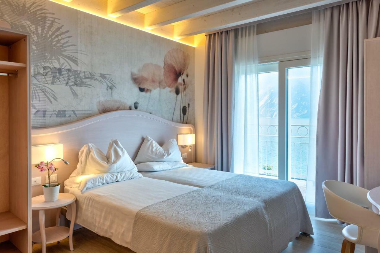 Hotel Riviera Panoramic Green Resort Limone sul Garda Exterior photo