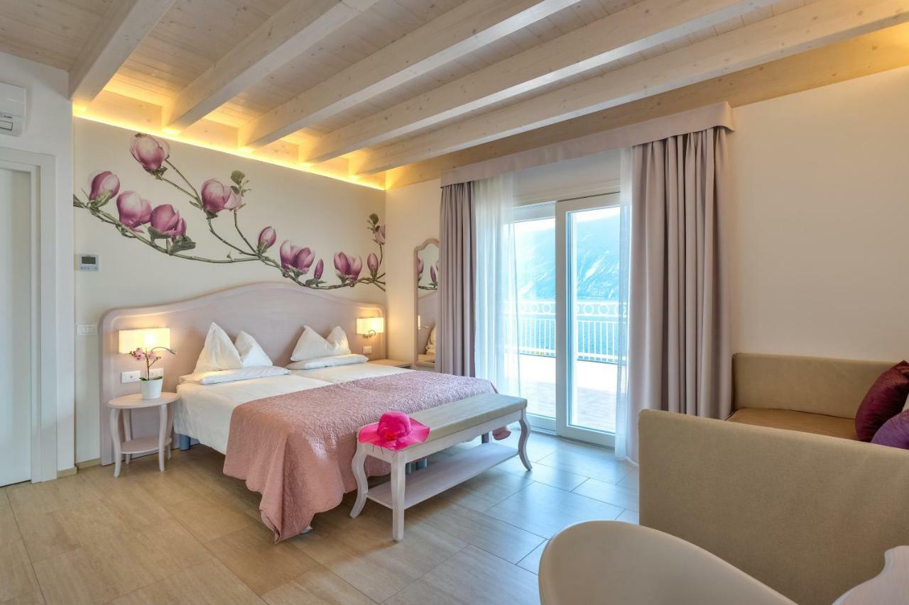 Hotel Riviera Panoramic Green Resort Limone sul Garda Exterior photo
